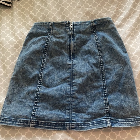 Wild Fable Stone Washed Stretchy Back Zip Jean Mini Skirt! - Picture 2 of 6